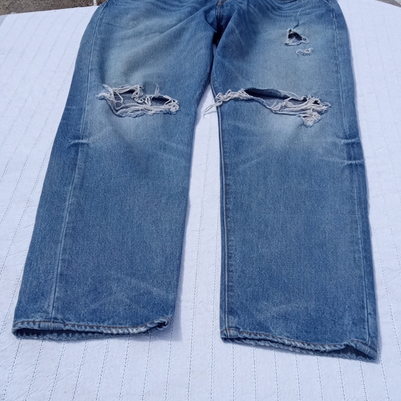 Levi Strauss & Co. 501 Relaxed Fit Ripped Jeans W38 L34 - Picture 2 of 7